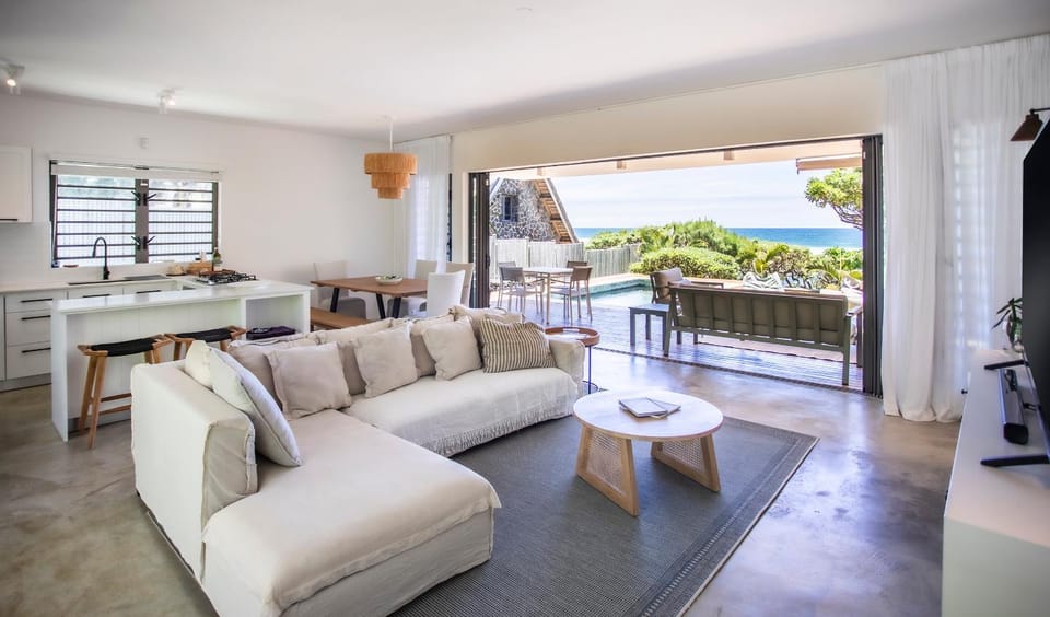 Patio, Day, Natural landscape, Balcony/Terrace, Kitchen or kitchenette, Living room, Seating area, Dining area, Sea view