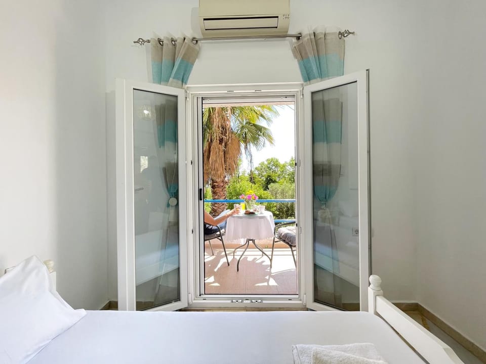 Bed, View (from property/room), Balcony/Terrace, Bedroom, air conditioner