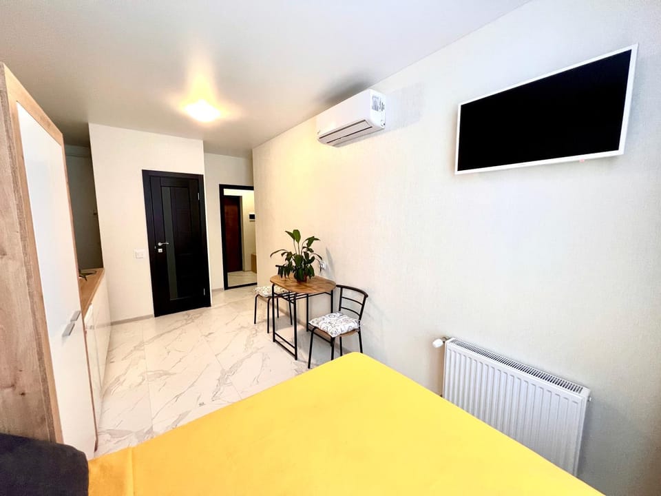 Bed, Photo of the whole room, Dining area, internet, air conditioner