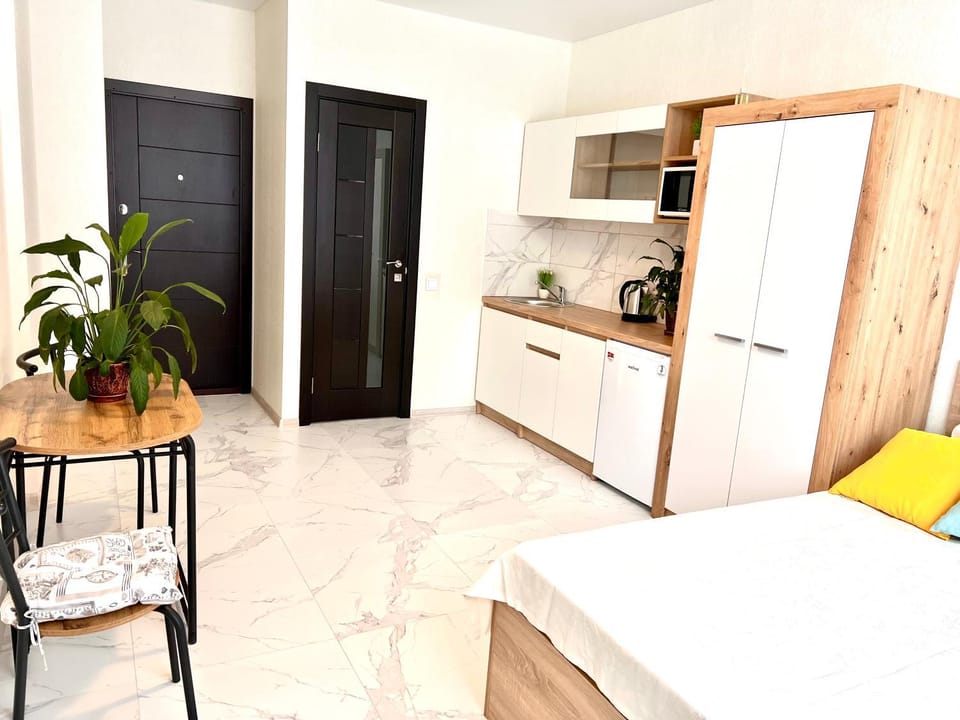Bed, Kitchen or kitchenette, Photo of the whole room, Dining area, Bedroom, minibar, wardrobe