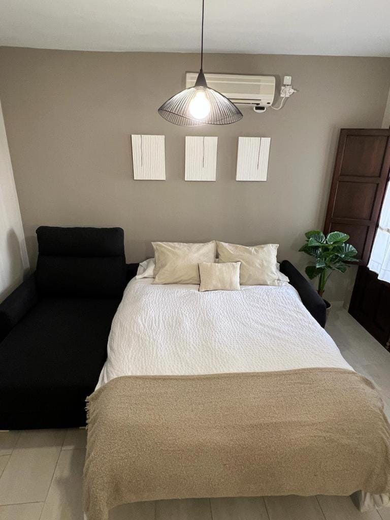 Bed, Living room