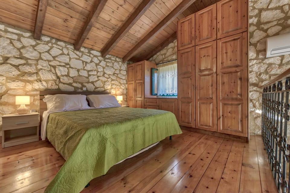 Bedroom, wardrobe
