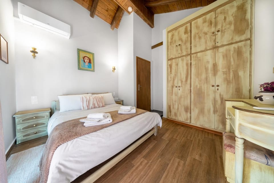 Bed, Photo of the whole room, Bedroom, towels, wardrobe
