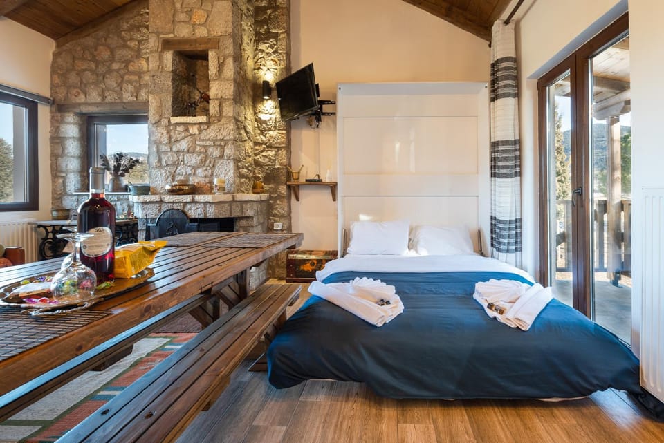 Bed, Living room, Dining area, towels