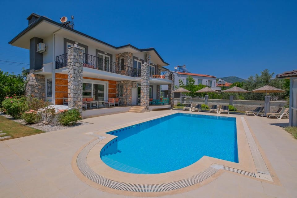 Property building, Pool view, Swimming pool, sunbed