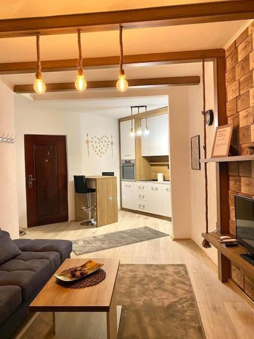 TV and multimedia, Kitchen or kitchenette, Living room