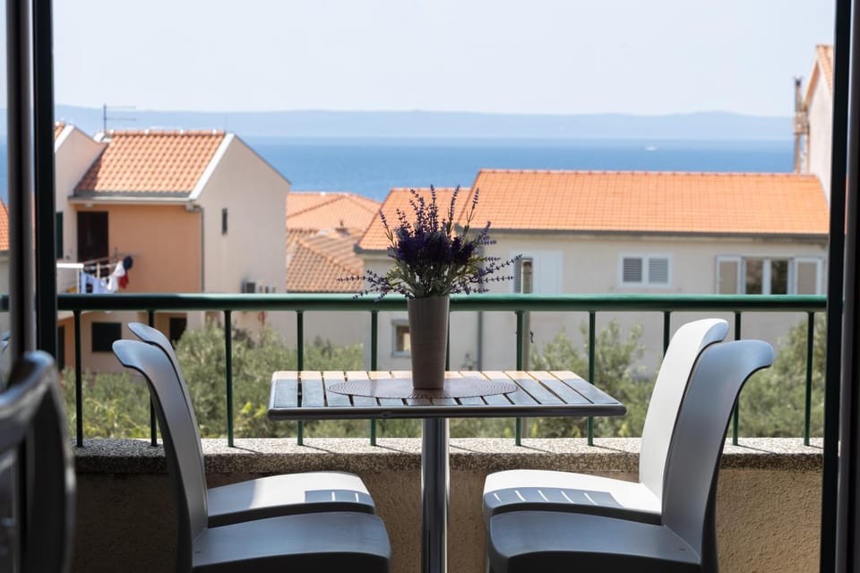 Day, Natural landscape, View (from property/room), Balcony/Terrace, Living room, Seating area, Sea view