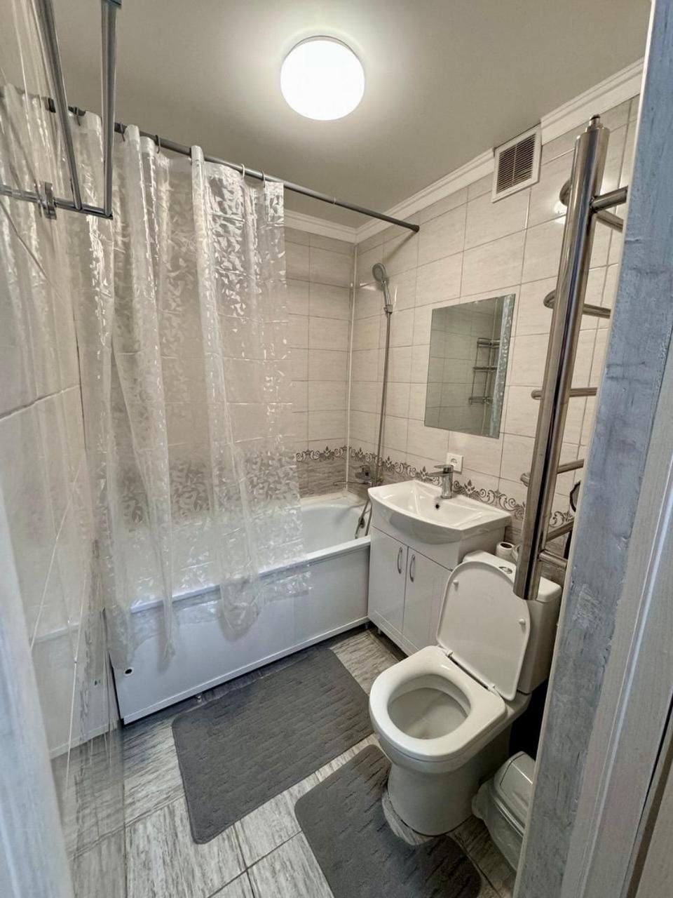 Shower, Toilet, Bathroom, towels