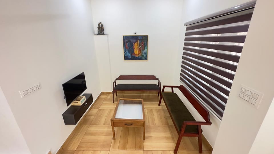Communal lounge/ TV room, TV and multimedia, Living room, Seating area