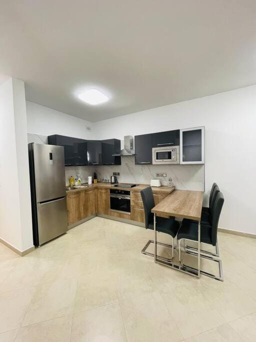 Kitchen or kitchenette, Dining area, minibar, pet friendly, stove, toaster