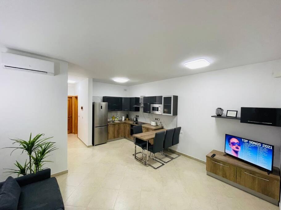 Communal lounge/ TV room, TV and multimedia, Living room, air conditioner