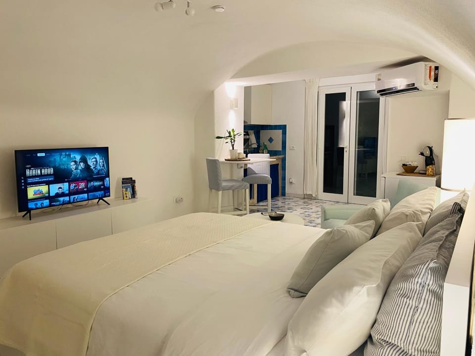 Bed, TV and multimedia