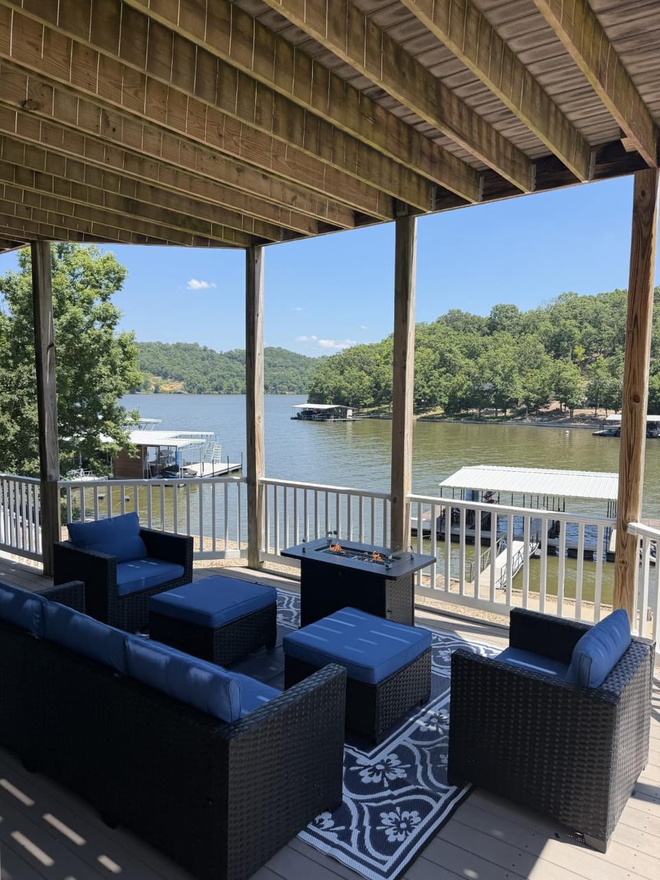 Amazing Vacation Home on the 56 MM, Dock, Water Toys, Fire Pit, 5 bedrooms/5 baths House in Lake of the Ozarks