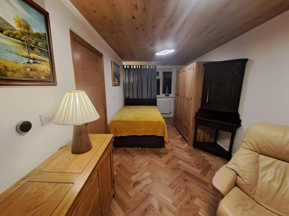 Bed, Seating area, Bedroom
