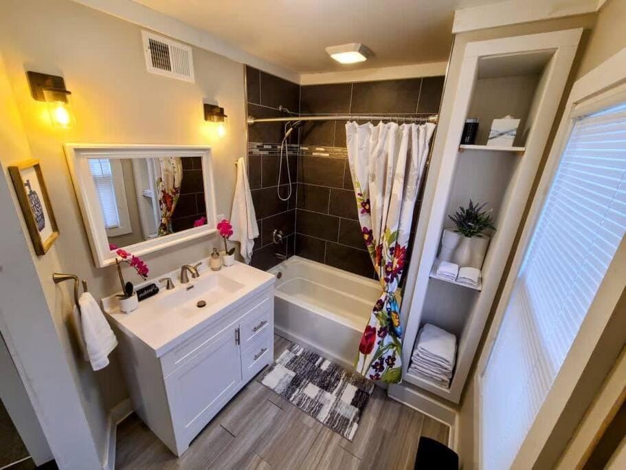 Shower, Bathroom, Bath, towels