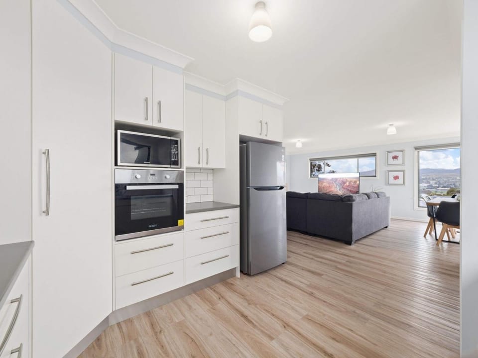 View (from property/room), Kitchen or kitchenette, minibar, pet friendly