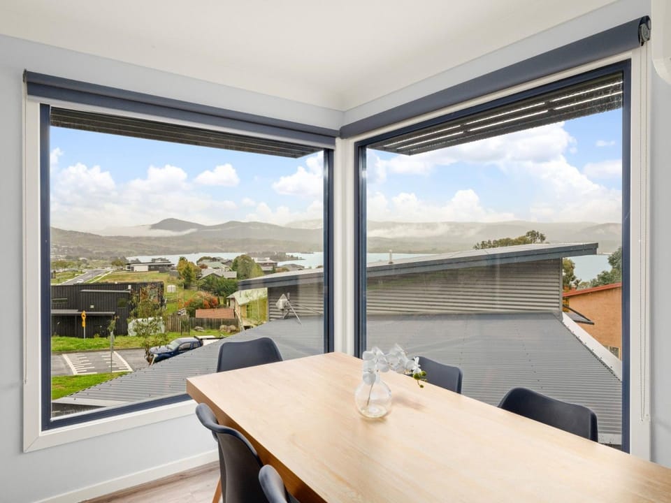 Dining area, Lake view, Mountain view