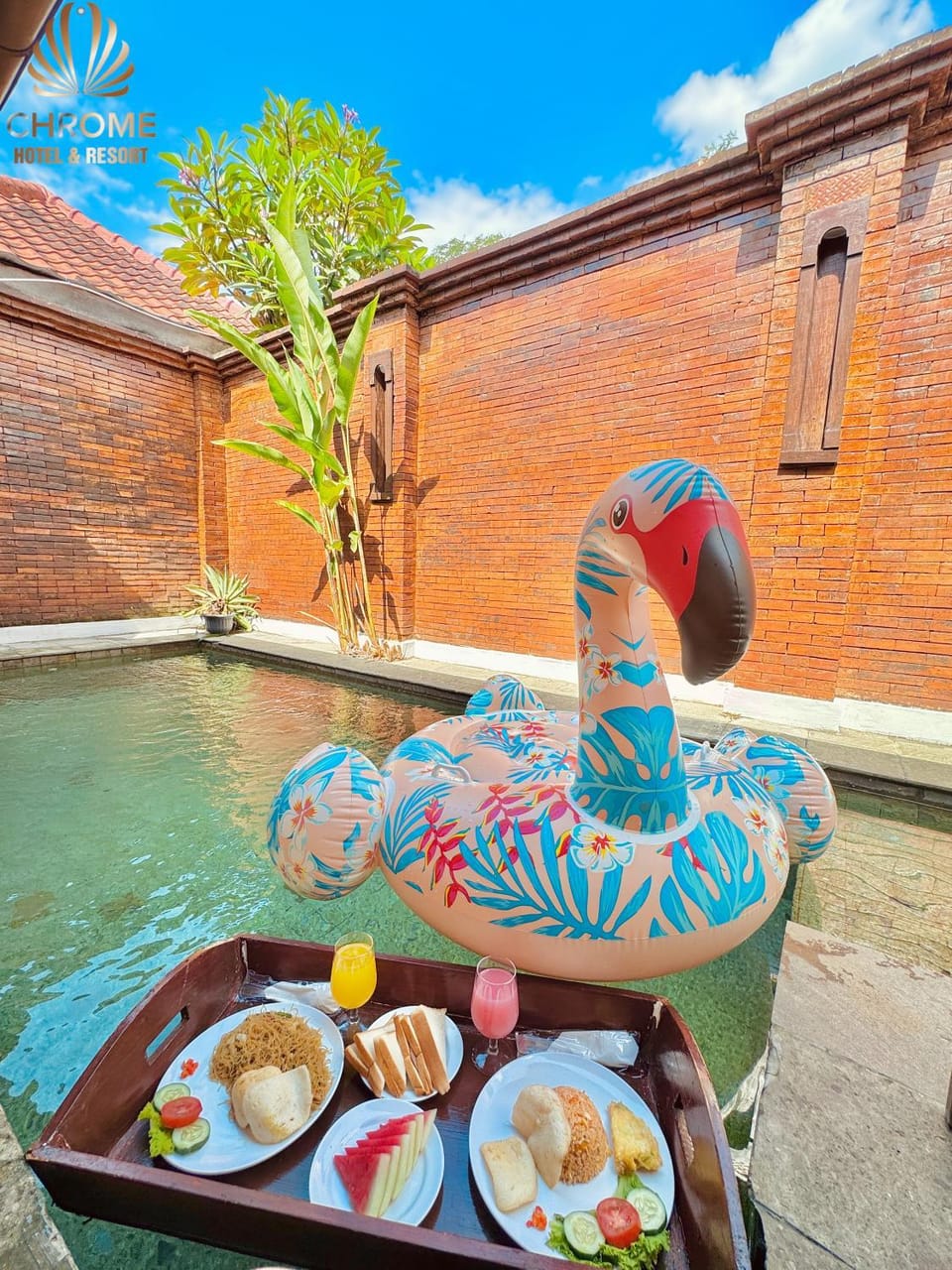 Swimming pool, Breakfast