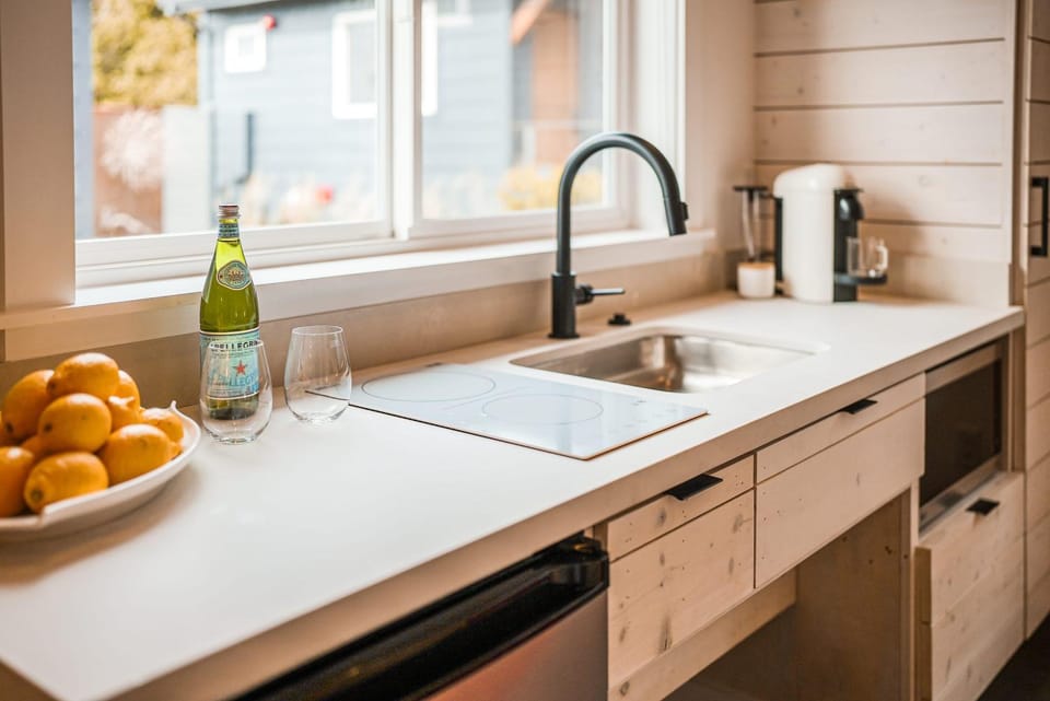 Longboard Studio includes King Bed and Kitchenette Inn in Stinson Beach