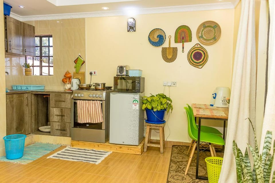 Kitchen or kitchenette, Dining area, minibar, pet friendly