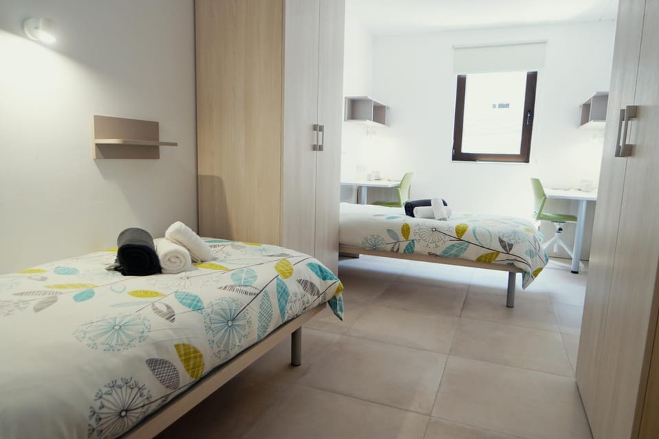 Bedroom, towels