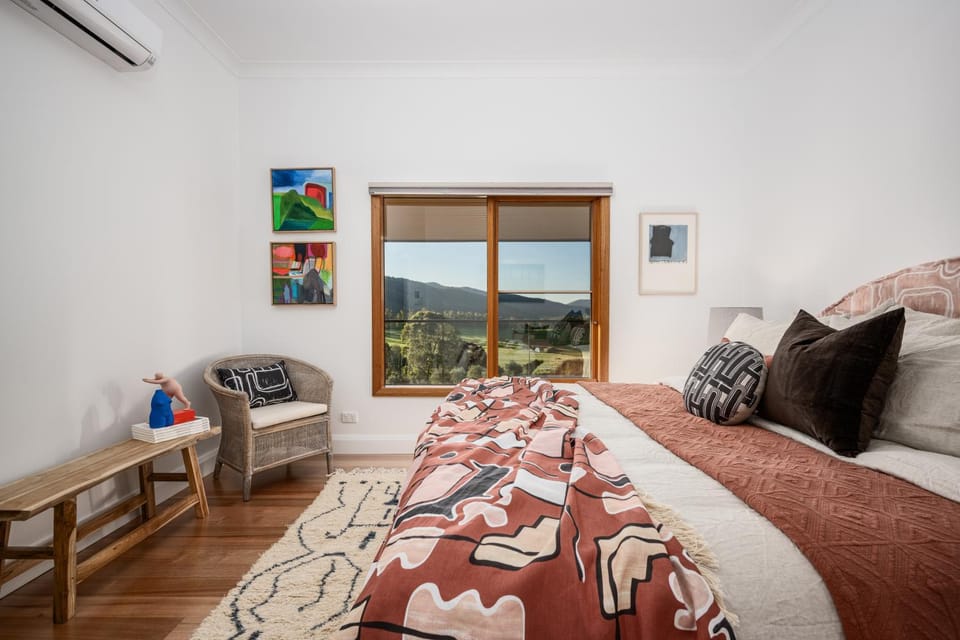 Bed, Photo of the whole room, Bedroom, Mountain view, air conditioner