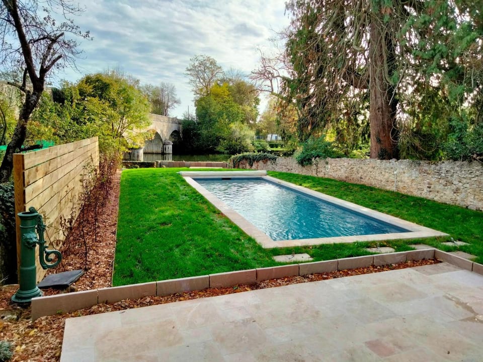 Maison familiale près du Zoo de la Flèche avec piscine chauffée, jardin et cheminée - FR-1-410-377 House in Pays de la Loire