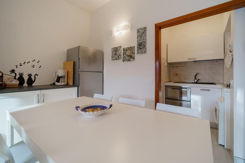 Kitchen or kitchenette, Dining area, dishwasher, pet friendly, stove