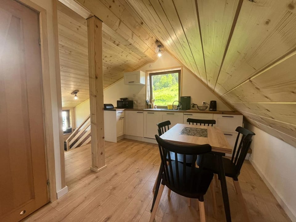 Kitchen or kitchenette, Seating area, Dining area