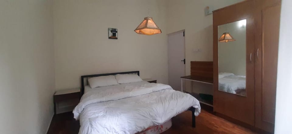 Bed, Photo of the whole room, Bedroom, towels, wardrobe