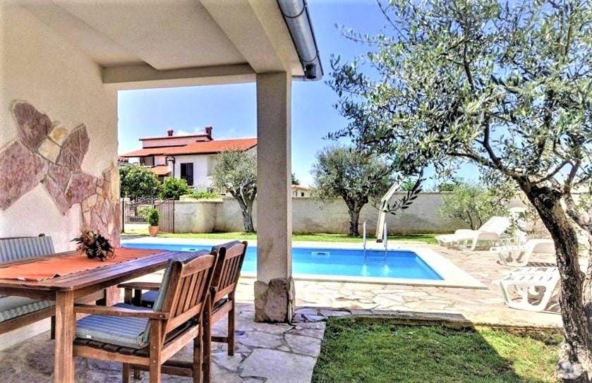 Garden, Dining area