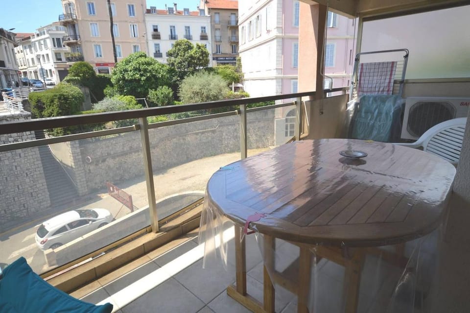 Balcony/Terrace, furniture