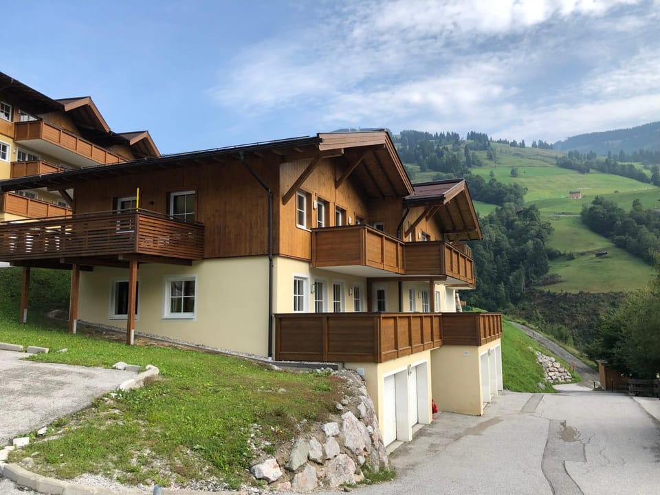 Property building, Natural landscape, Balcony/Terrace, Mountain view