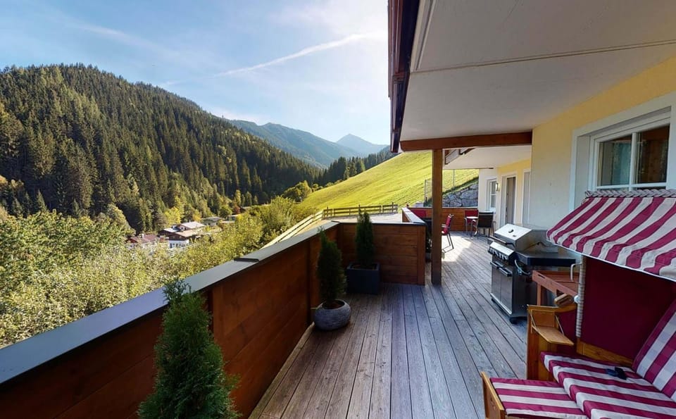 Property building, View (from property/room), Balcony/Terrace, Mountain view