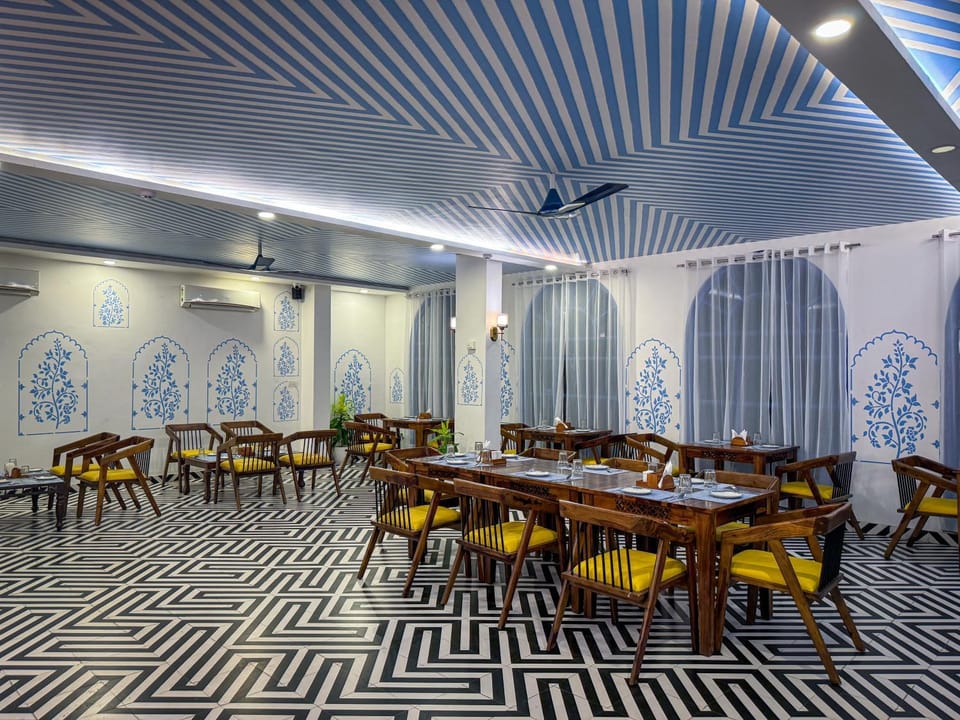 Restaurant/places to eat, Living room, Banquet/Function facilities, Seating area