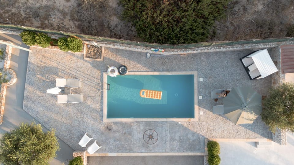 Day, Bird's eye view, Swimming pool, Location, sunbed