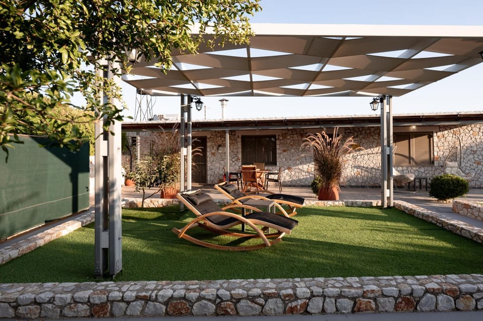 Patio, Day, Garden, Seating area, sunbed
