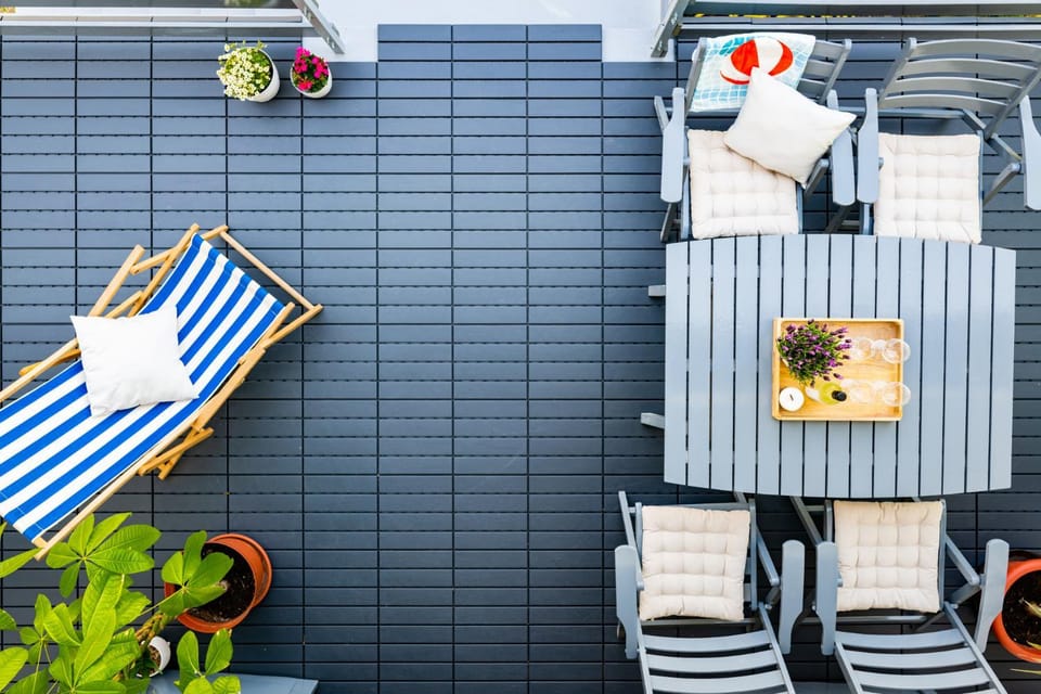 Patio, Day, Balcony/Terrace, Dining area, sunbed