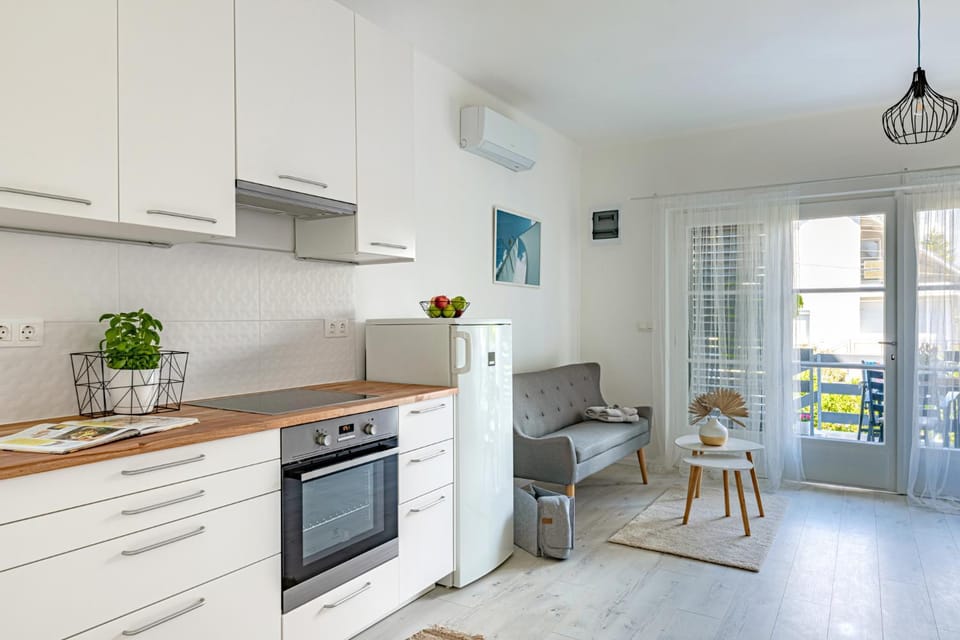 Kitchen or kitchenette, Living room, Seating area, Dining area, dishwasher, minibar, pet friendly, stove, kitchen
