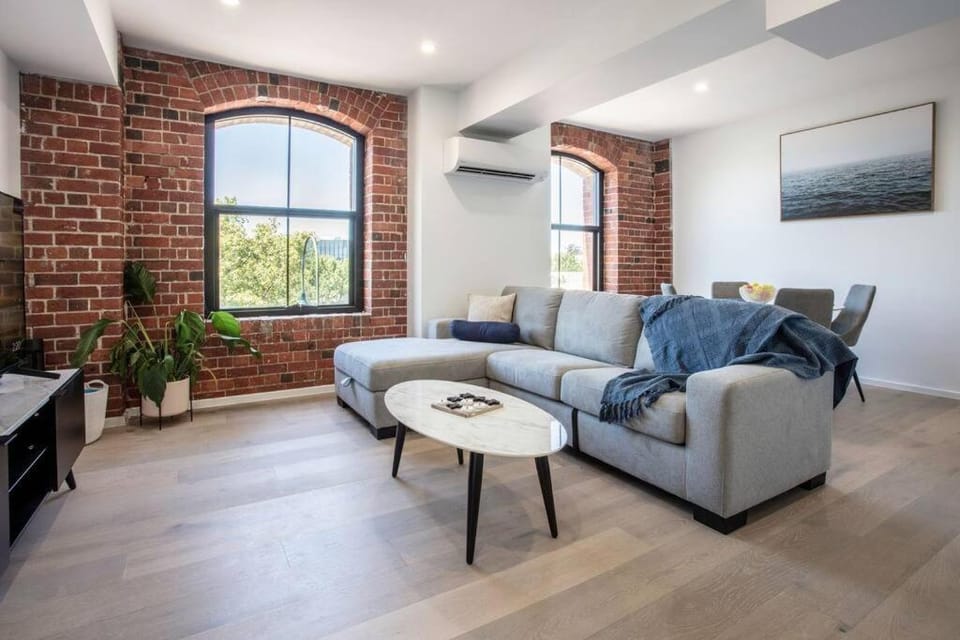 TV and multimedia, Living room, Seating area, air conditioner