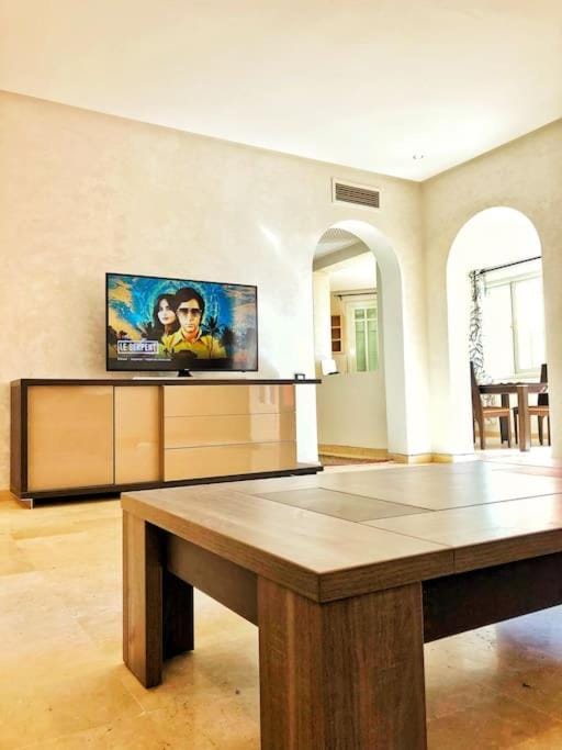 Communal lounge/ TV room, TV and multimedia, Living room, Evening entertainment