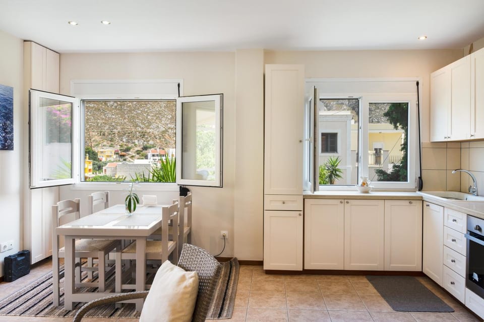 Kitchen or kitchenette, Living room