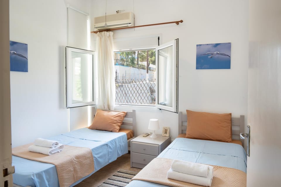 Property building, Living room, Bedroom