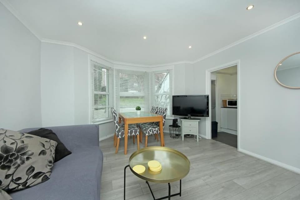 Ealing Garden Flat Apartment in London Borough of Ealing