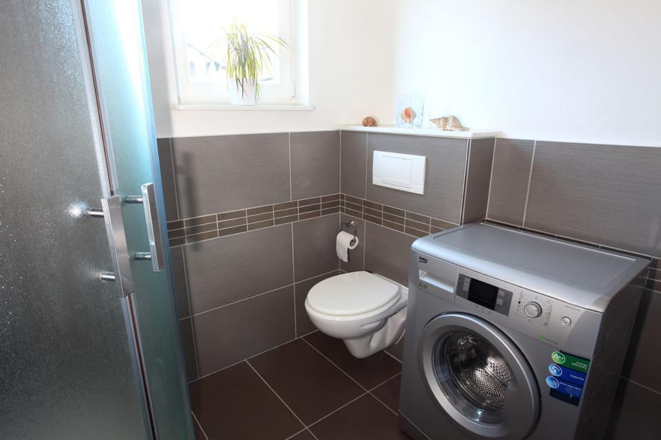 Toilet, Bathroom, washing machine