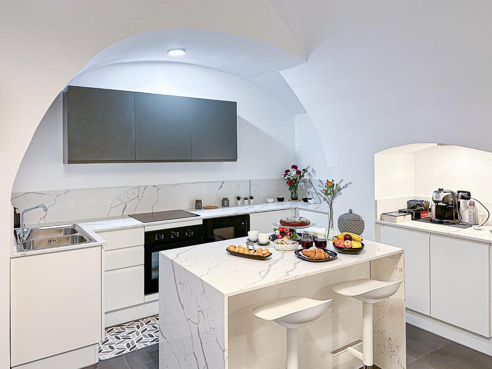 Coffee/tea facilities, Kitchen or kitchenette, Food and drinks, Dining area, minibar, pet friendly, toaster