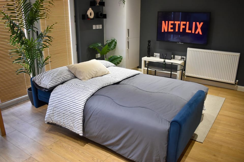 Bed, Living room