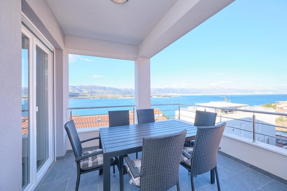 Day, Natural landscape, View (from property/room), Balcony/Terrace, Balcony/Terrace, Seating area, Mountain view, Sea view