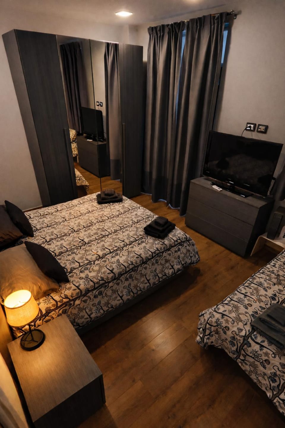 Bed, Photo of the whole room, Bedroom