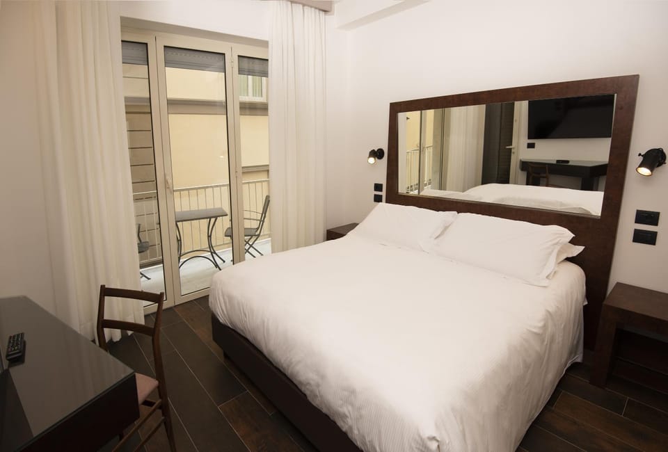 Bed, Balcony/Terrace, Photo of the whole room, Bedroom
